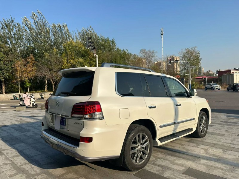 唐山17年雷克萨斯LX4