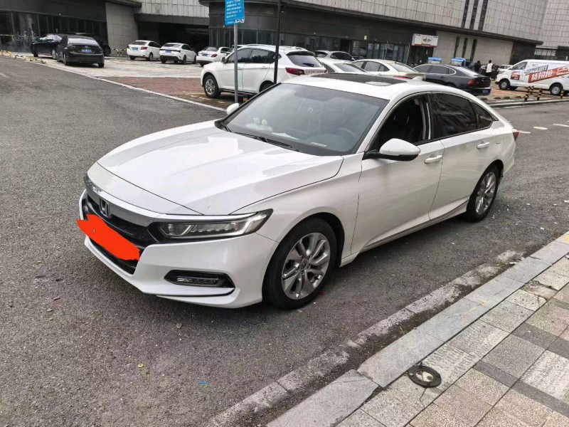 台州21年本田雅阁2