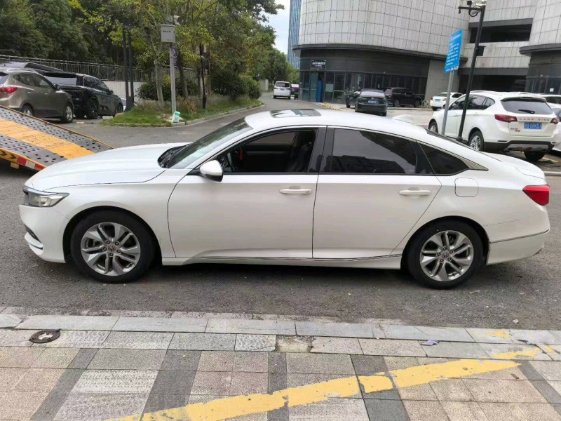 台州21年本田雅阁3