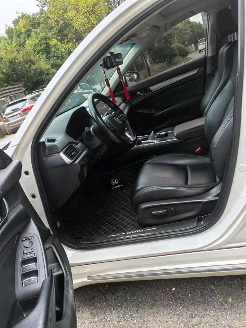 台州21年本田雅阁8