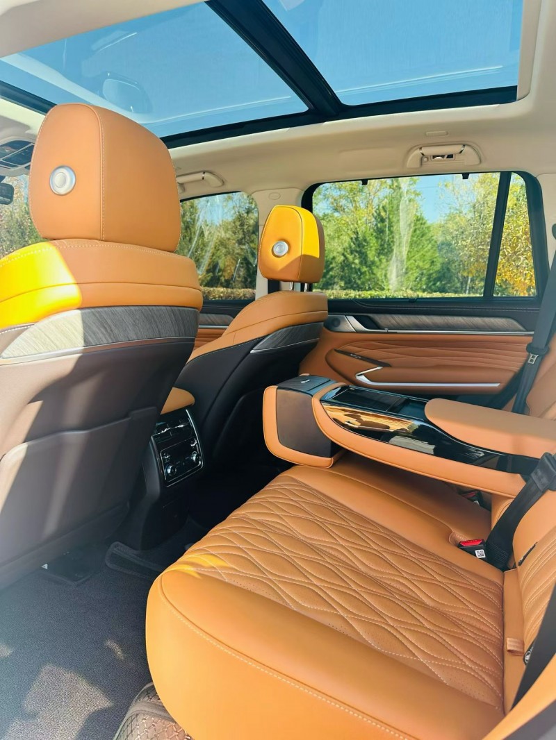 太原25年长城汽车坦克4