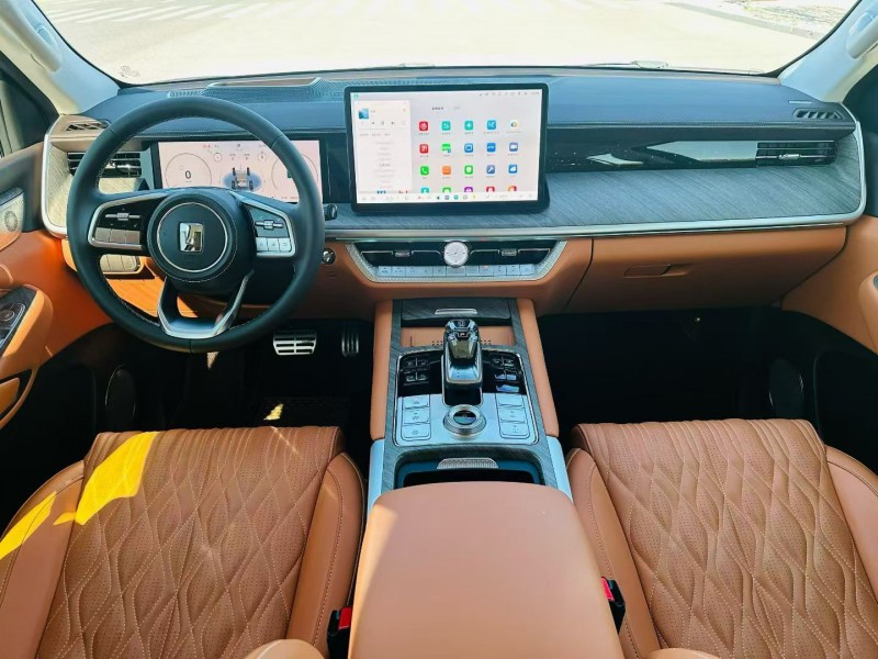 太原25年长城汽车坦克6