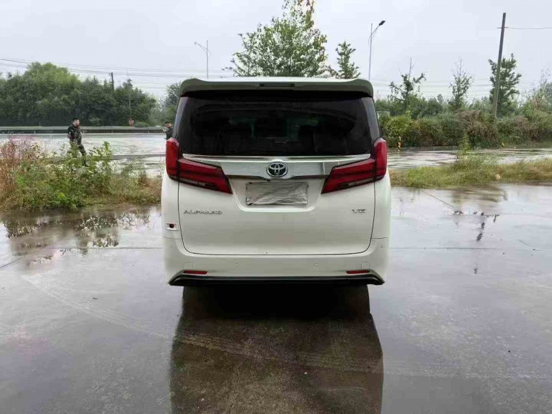 徐州18年丰田埃尔法9