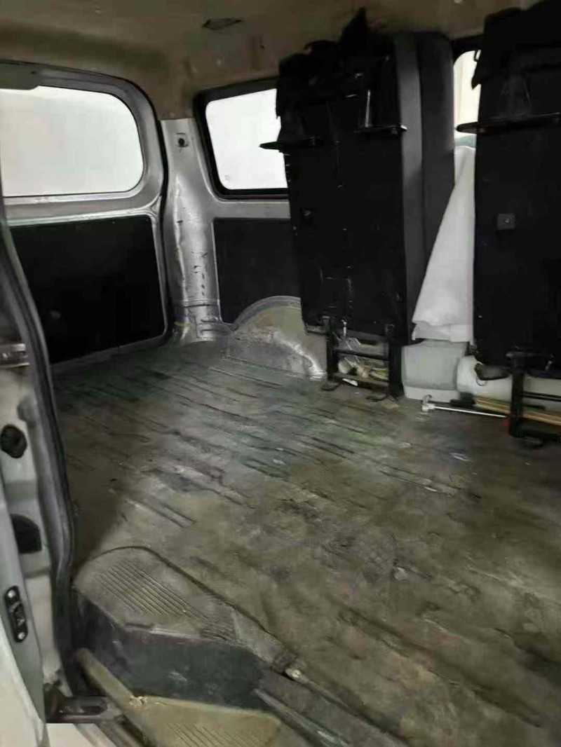 成都21年长安汽车睿行5