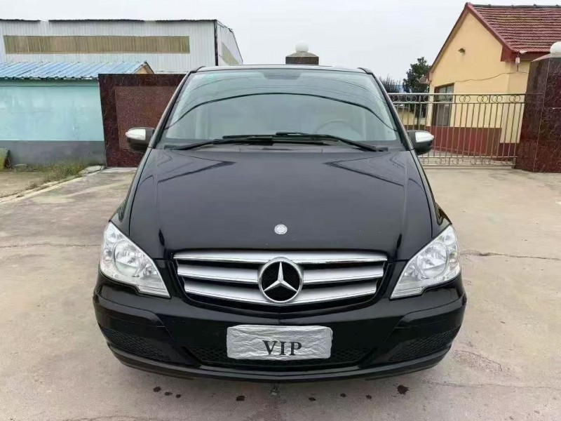 青岛15年奔驰唯雅诺1