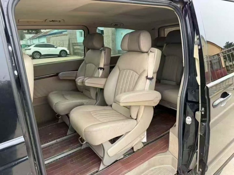 青岛15年奔驰唯雅诺4