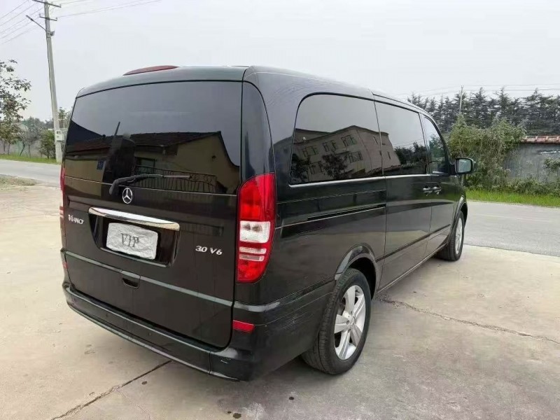 青岛15年奔驰唯雅诺7