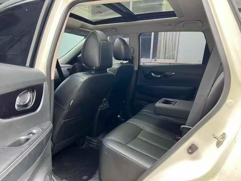 东营19年日产奇骏5