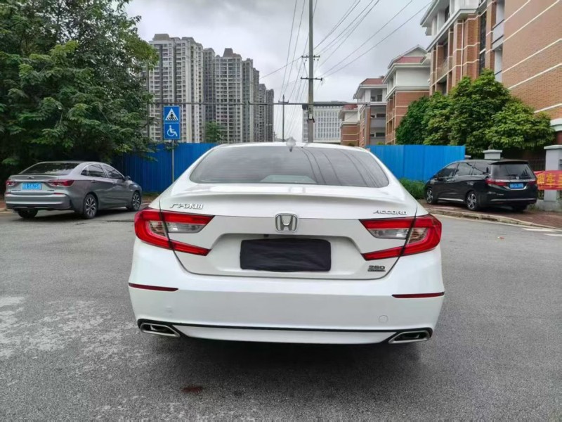 南宁20年本田雅阁9