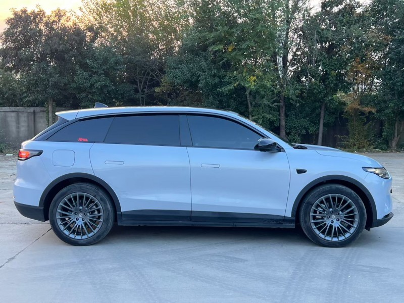 徐州24年零跑汽车C114