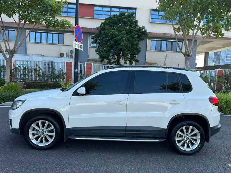 厦门17年大众途观4