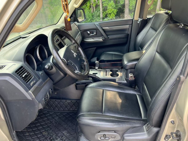 徐州18年三菱帕杰罗8