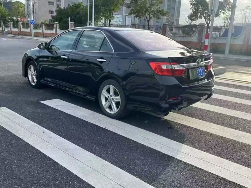 广州13年丰田凯美瑞3