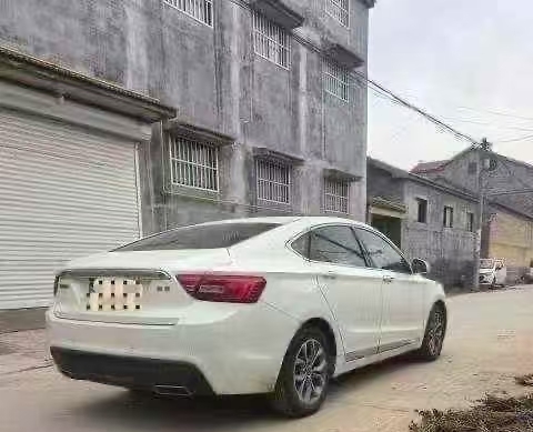 菏泽17年吉利博越8