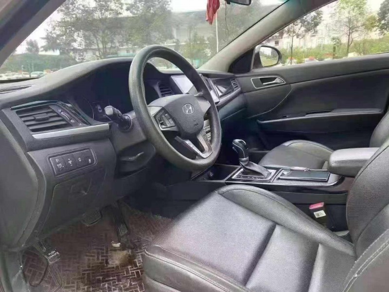 成都18年现代名图4