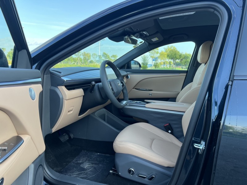 盐城25年极狐汽车阿尔法4