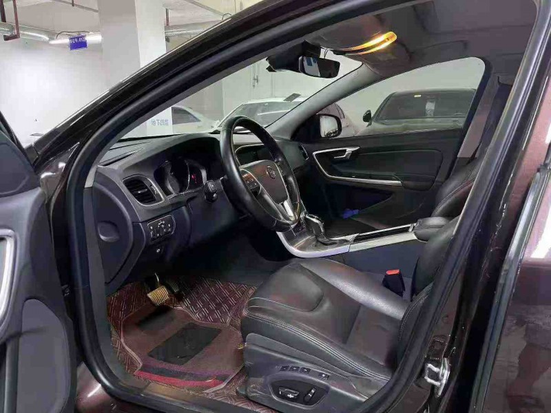 成都18年沃尔沃S60L4