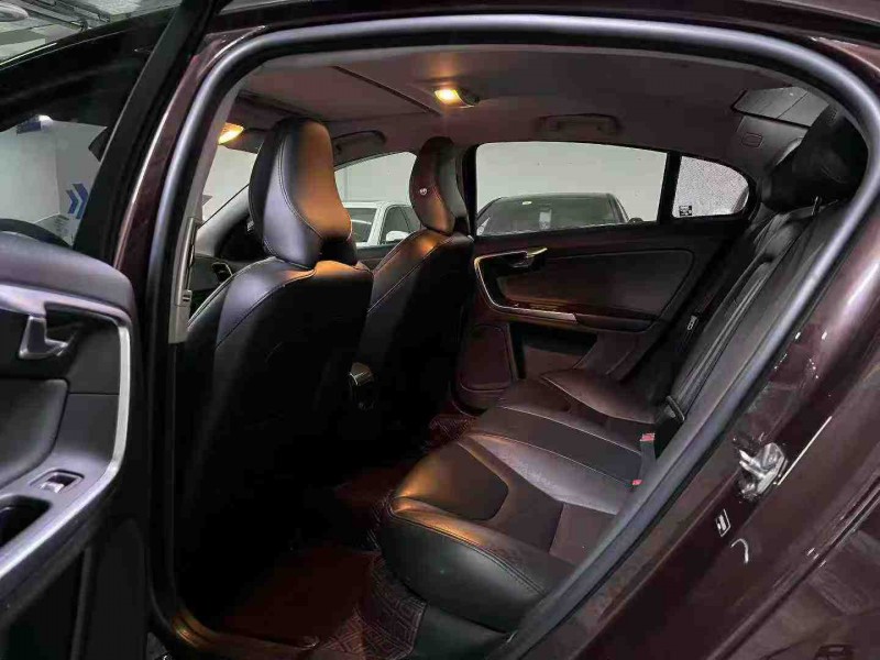 成都18年沃尔沃S60L5