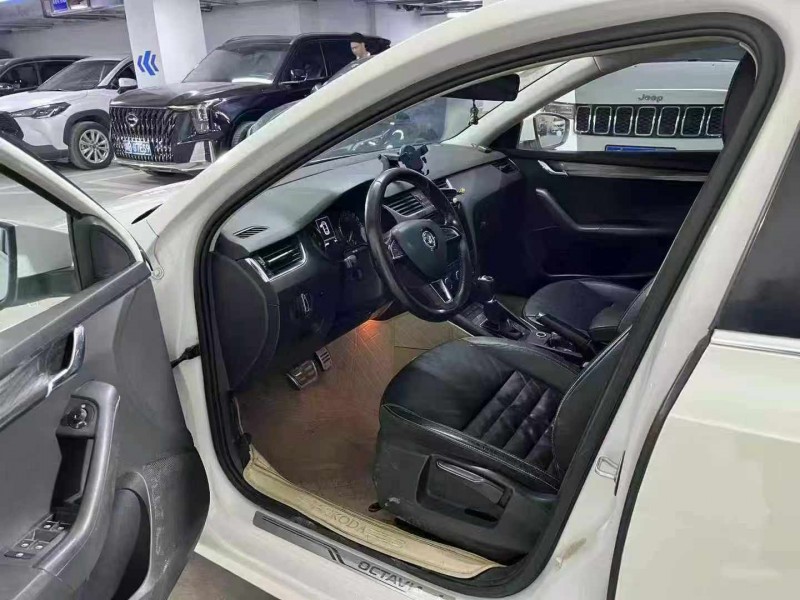 成都16年斯柯达明锐4