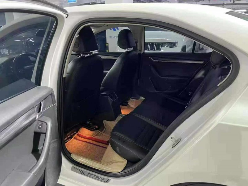 成都16年斯柯达明锐5