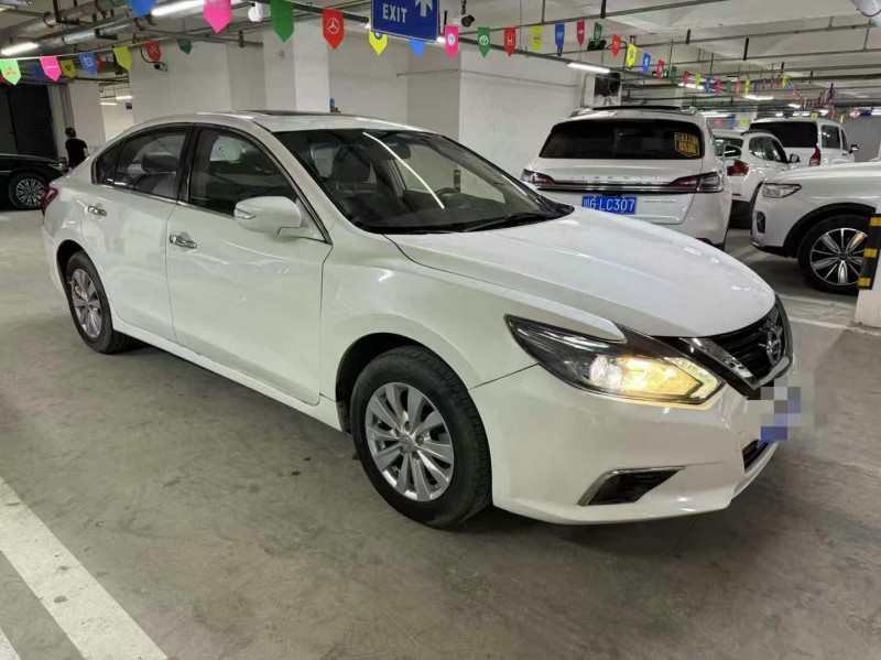 成都18年日产天籁2