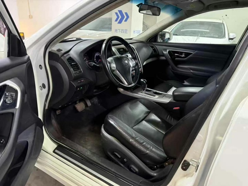 成都18年日产天籁4