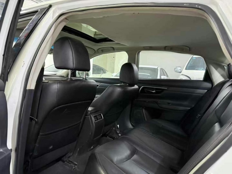 成都18年日产天籁5