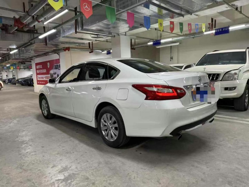 成都18年日产天籁7