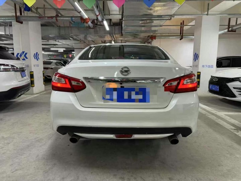 成都18年日产天籁9