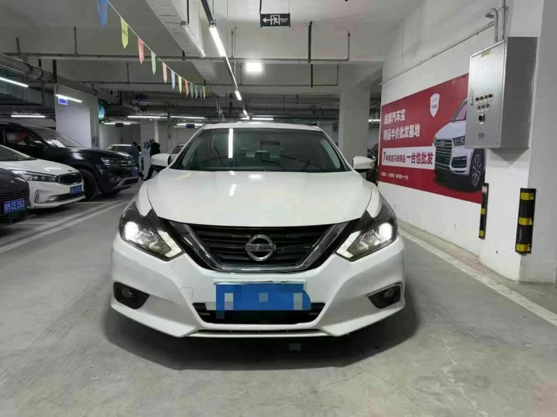 成都17年日产天籁1