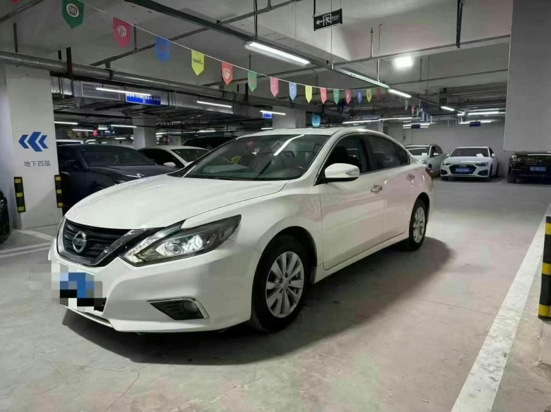 成都17年日产天籁3