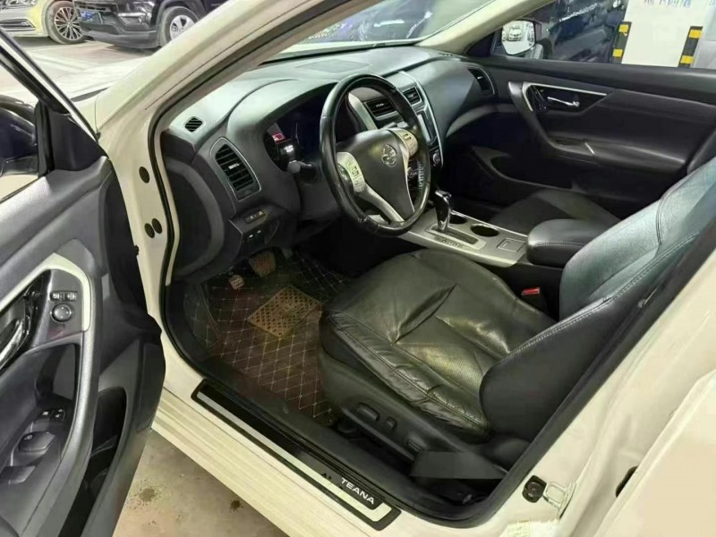 成都17年日产天籁4