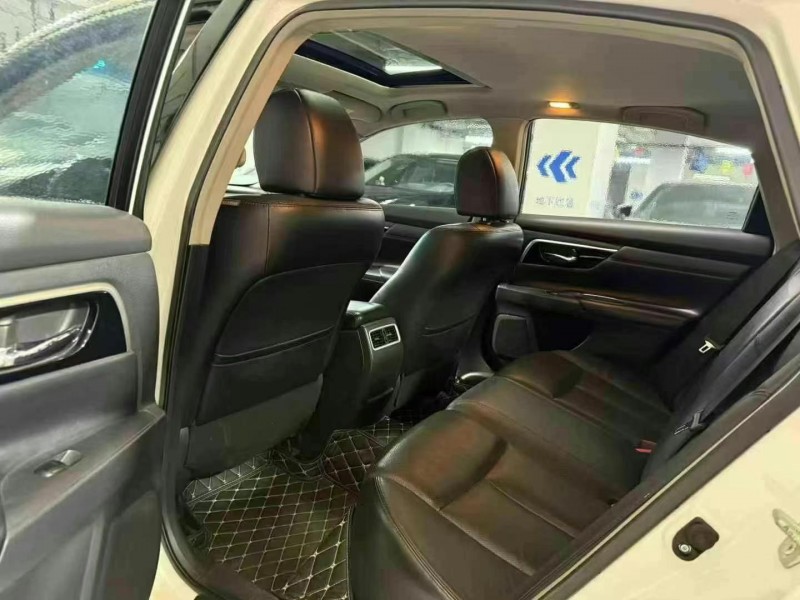 成都17年日产天籁5