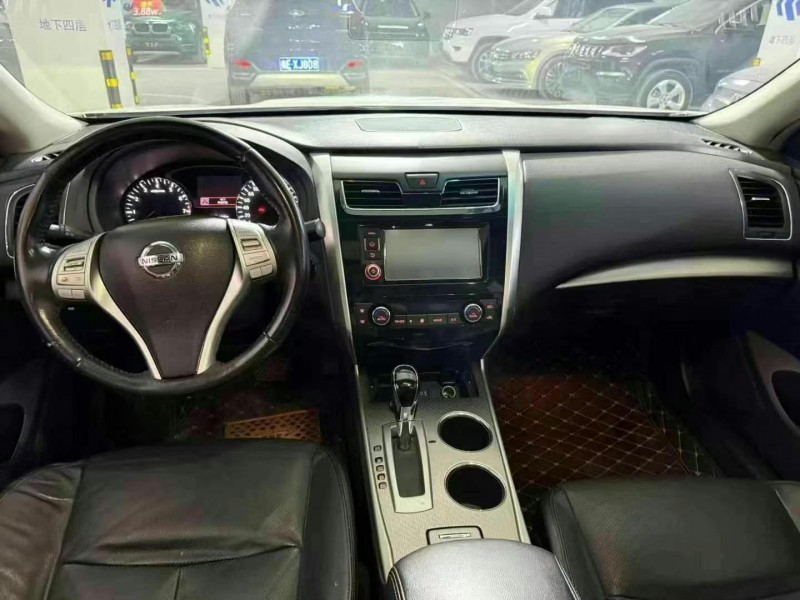 成都17年日产天籁6