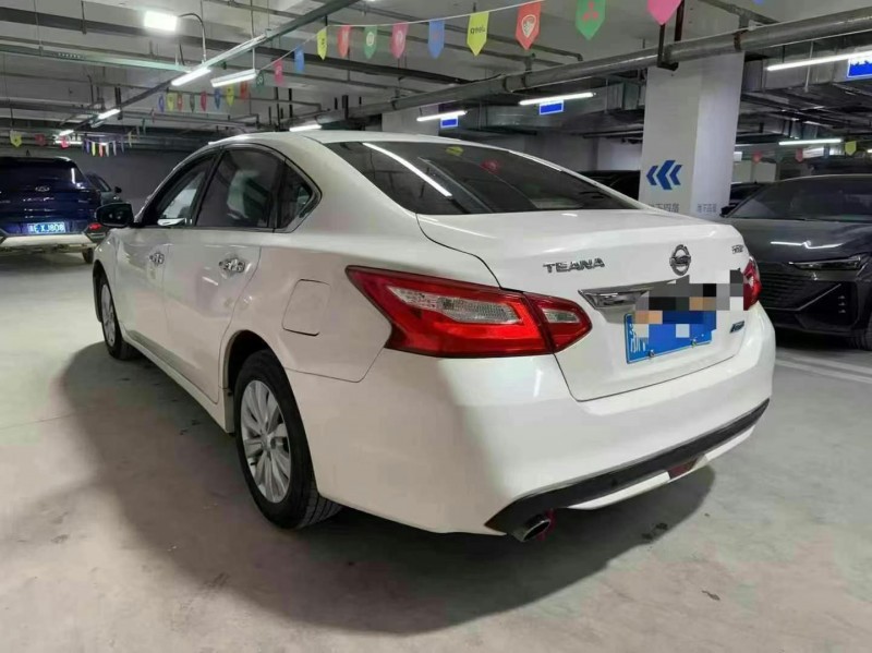 成都17年日产天籁7