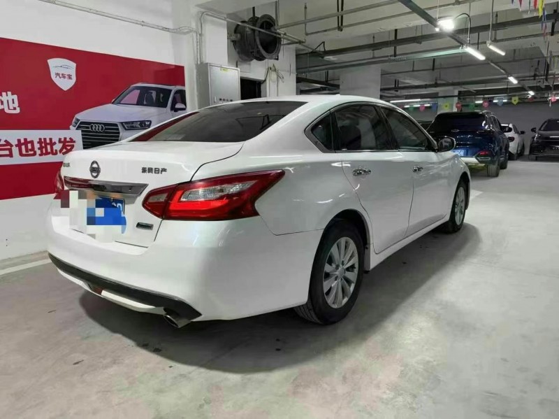 成都17年日产天籁8