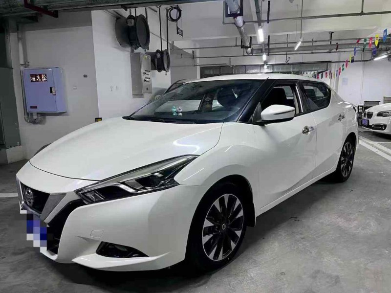 成都20年日产蓝鸟3