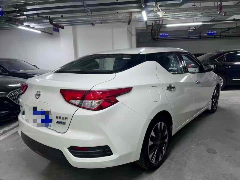 成都20年日产蓝鸟8