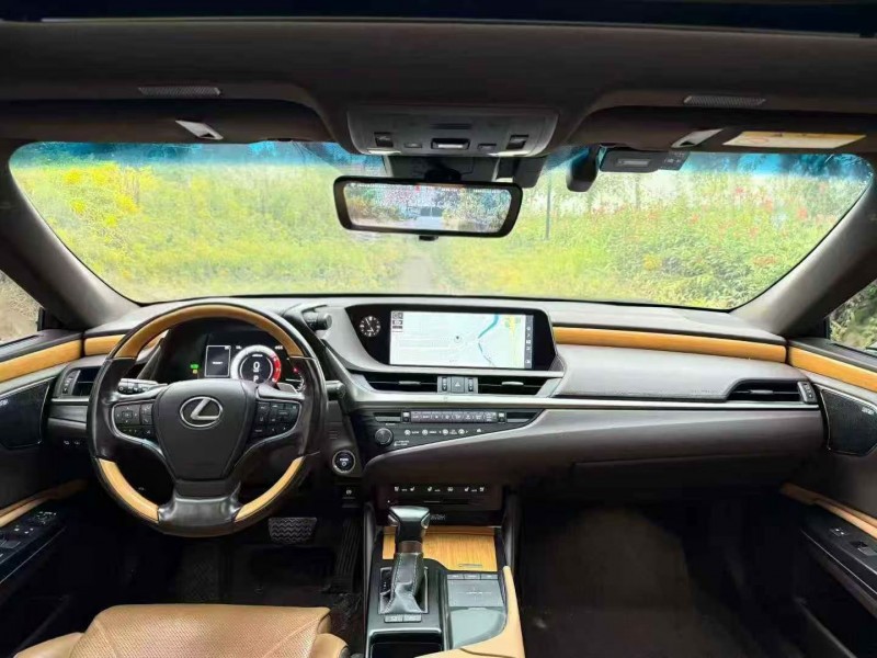 荆州19年雷克萨斯ES5