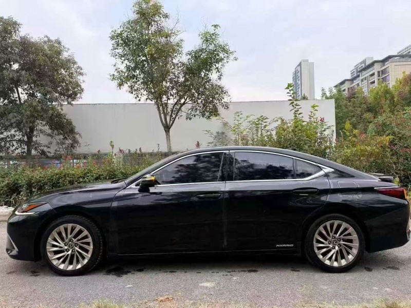 荆州19年雷克萨斯ES8