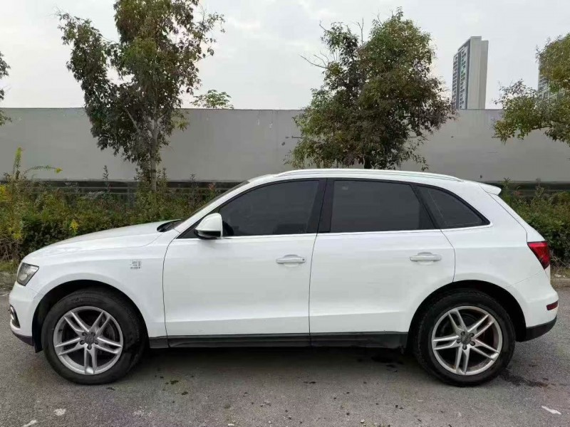 黄石17年奥迪Q56