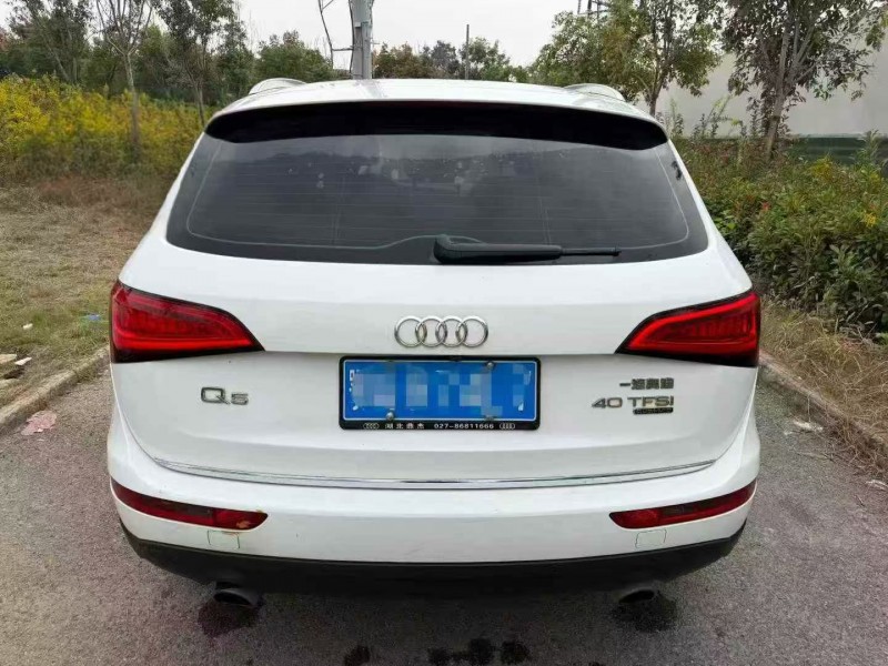 黄石17年奥迪Q58