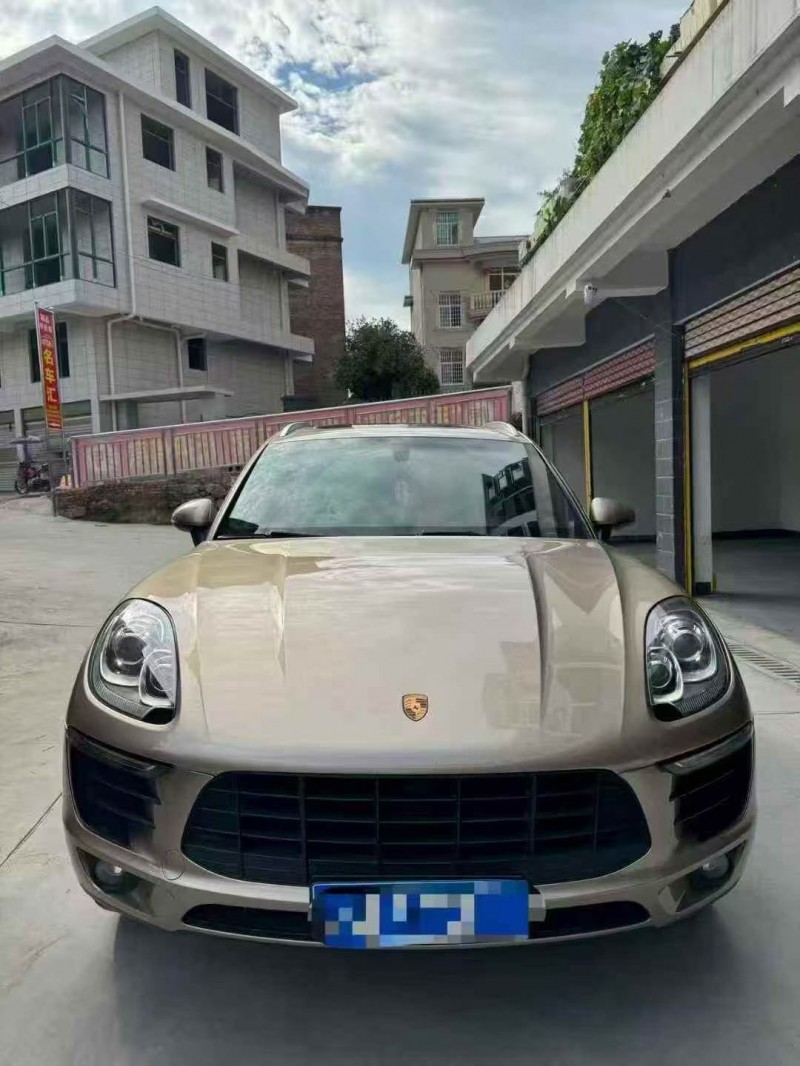 衡阳15年保时捷Macan1