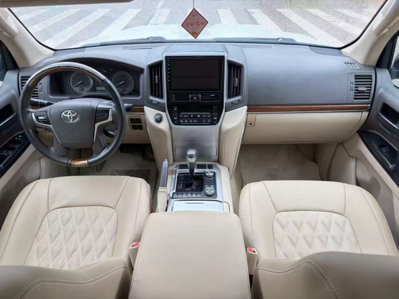 昆明19年丰田兰德酷路泽2