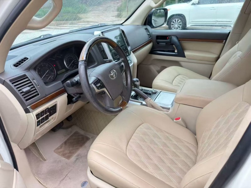 昆明19年丰田兰德酷路泽3