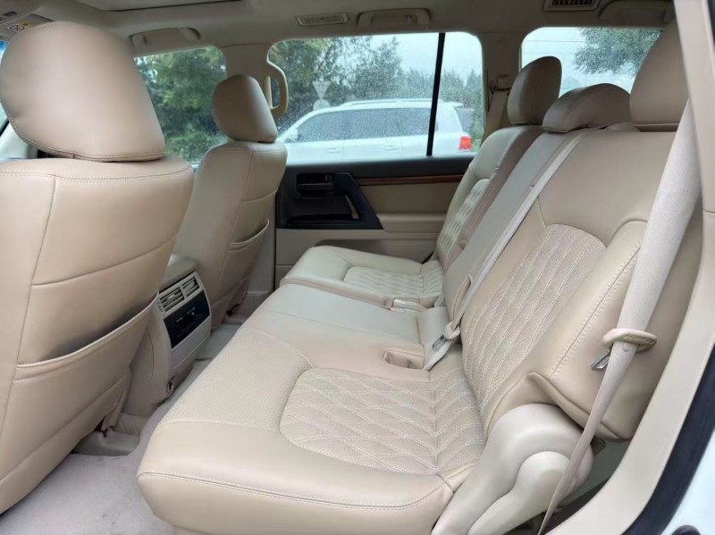 昆明19年丰田兰德酷路泽4