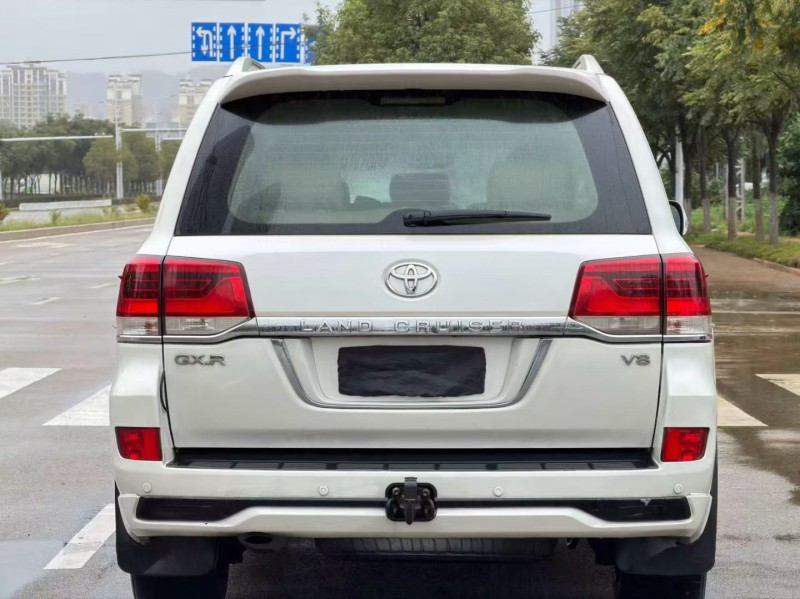 昆明19年丰田兰德酷路泽8