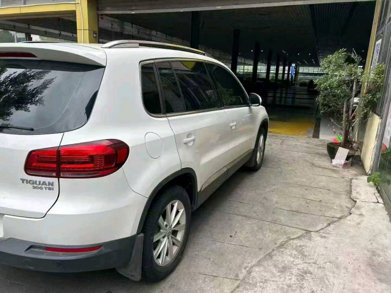 南昌19年大众途观5