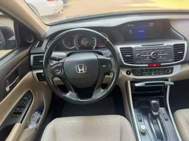 南宁15年本田雅阁4