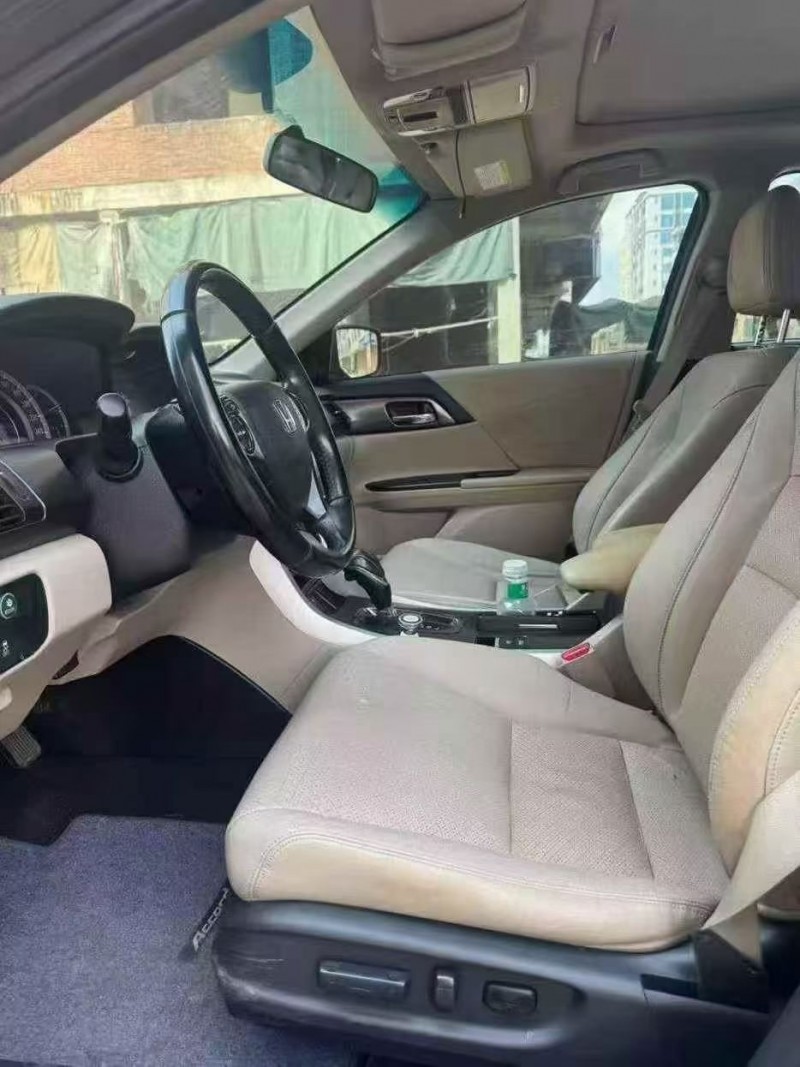 南宁15年本田雅阁7